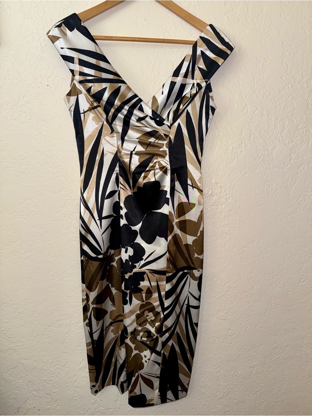 Maggy London Y2K Floral Midi Dress Size 4 Black Brown White V-Neck Pleat Front
